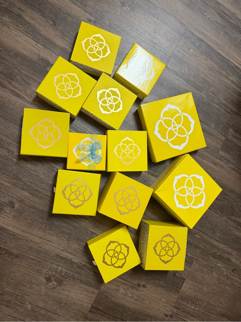 Kendra Scott boxes